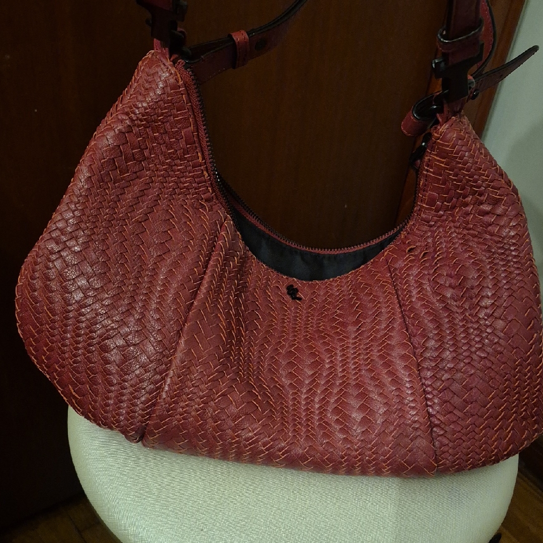 Chic Woven Leather Hobo Bag In Rich Red